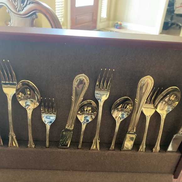 New 24KT Gold Plated Cutlery/Flatware Set in Wooden Chest - Picture 3 of 10